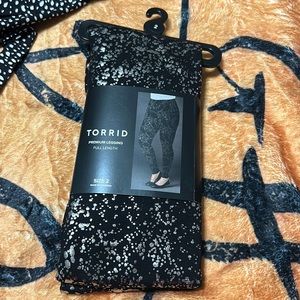 Torrid 2 fashion legging black full length with metallic splashed design